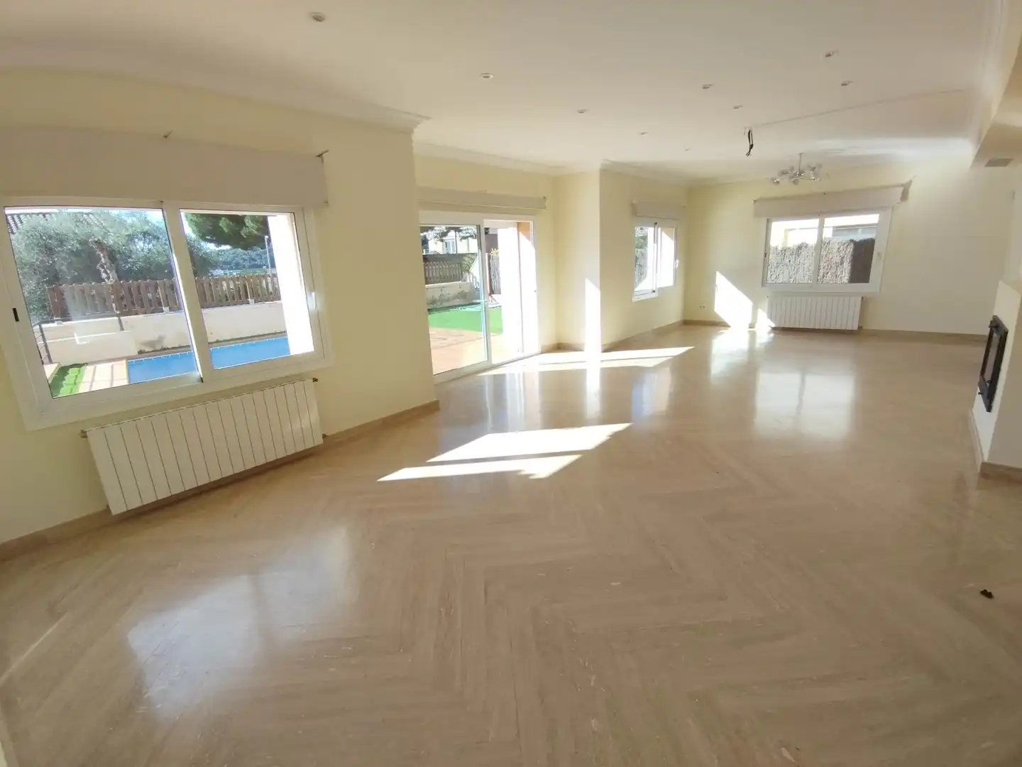 Sala d'estar de Casa o xalet en venda en Vilassar de Dalt amb Aire condicionat, Calefacció i Jardí privat