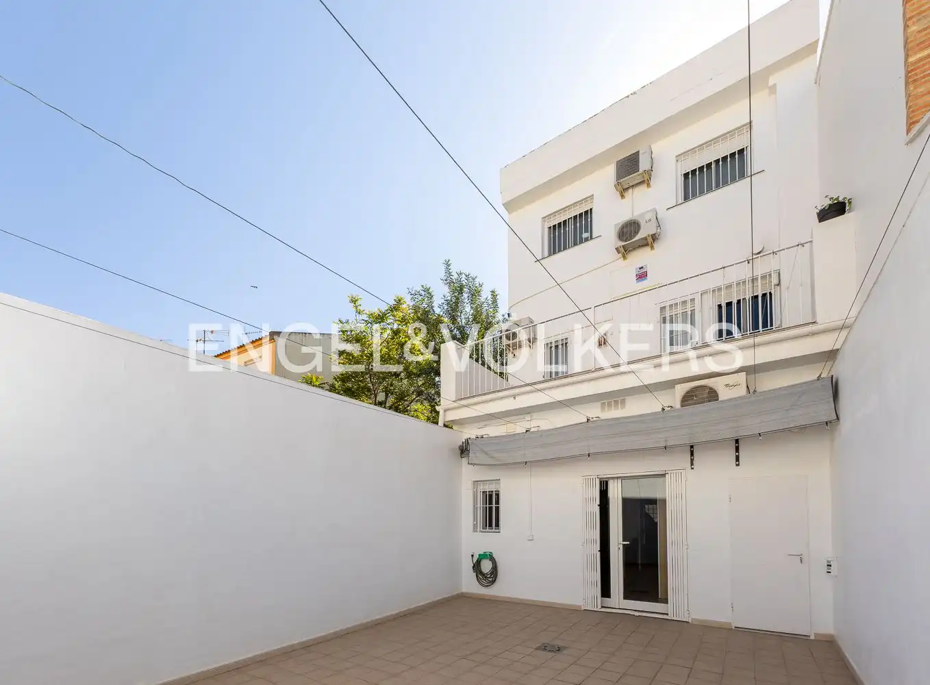 Exterior view of Houses for sale in La Pobla de Vallbona  with Air Conditioner, Heating and Terrace