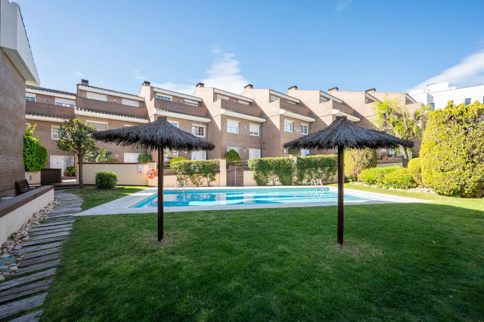 Jardí de Casa adosada en venda en Sant Cugat del Vallès amb Aire condicionat, Calefacció i Jardí privat