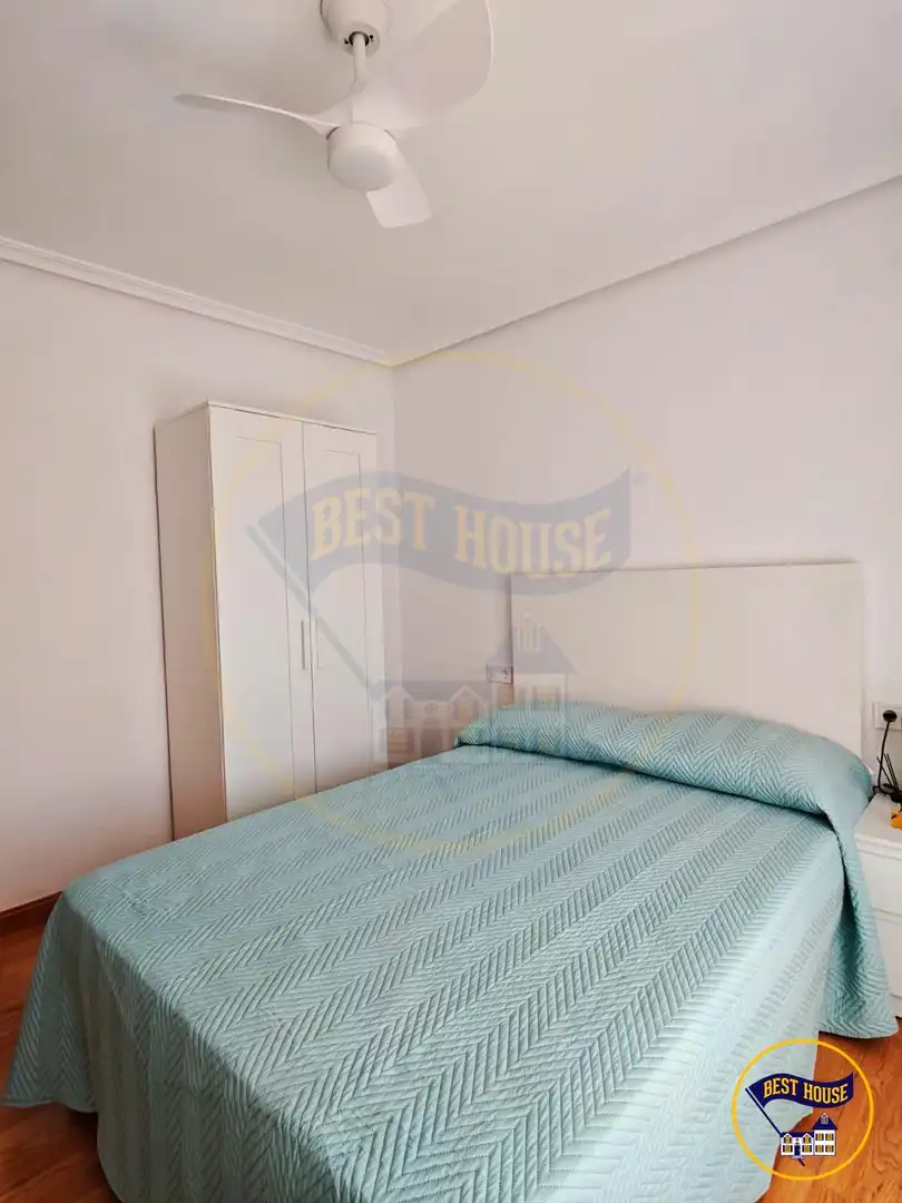 Habitación de Piso de alquiler en Cuenca con Calefacción, Parquet y Amueblado