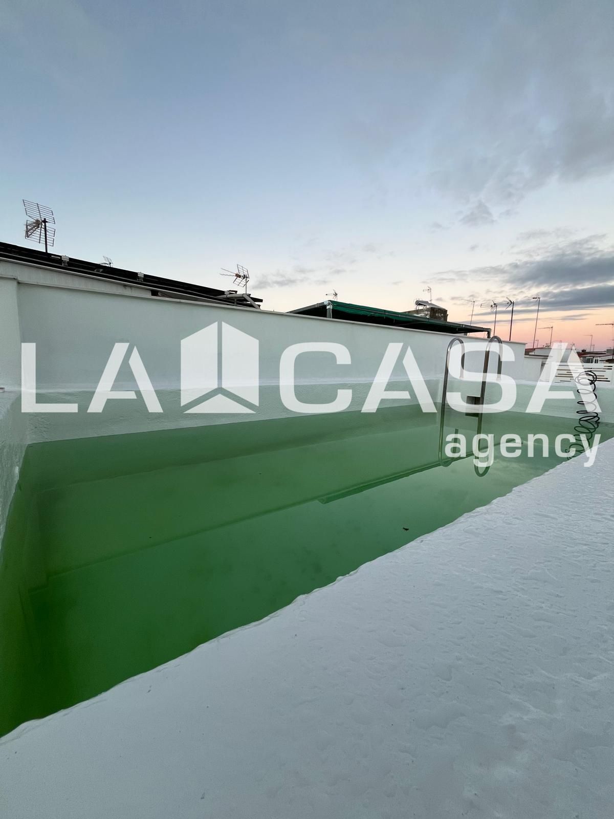 Vista exterior de Casa o chalet en venta en  Sevilla Capital con Aire acondicionado y Terraza