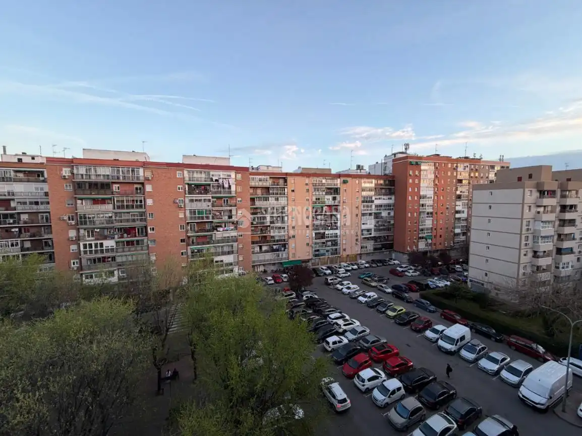 Exterior view of Flat for sale in Alcalá de Henares  with Air Conditioner and Terrace