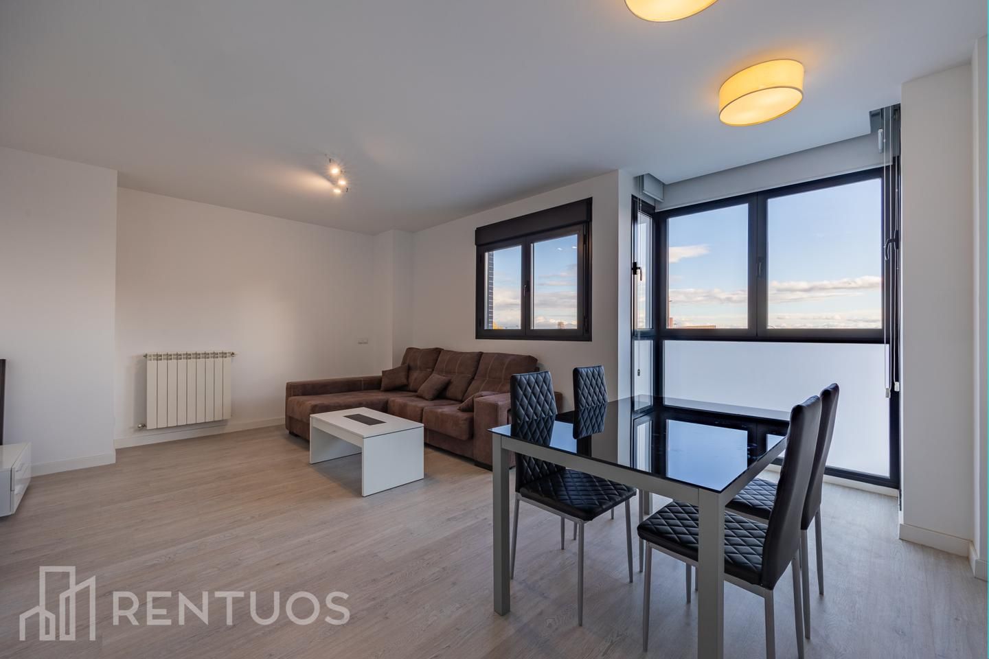 Living room of Flat to rent in  Madrid Capital  with Air Conditioner, Heating and Parquet flooring