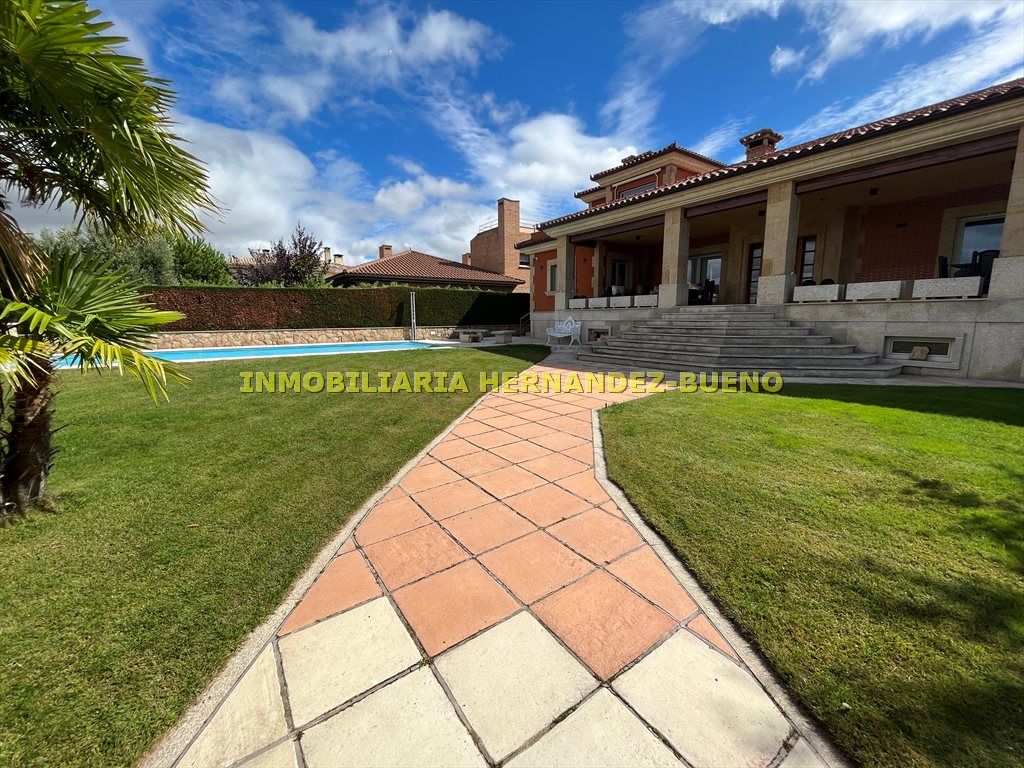 Exterior view of House or chalet for sale in Carbajosa de la Sagrada  with Air Conditioner, Heating and Terrace