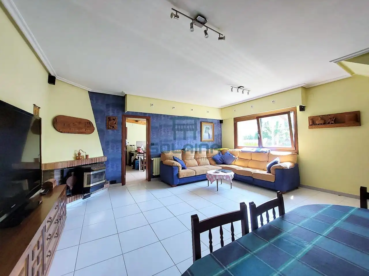 Sala d'estar de Casa adosada en venda en San Cibrao das Viñas amb Calefacció, Jardí privat i Parquet