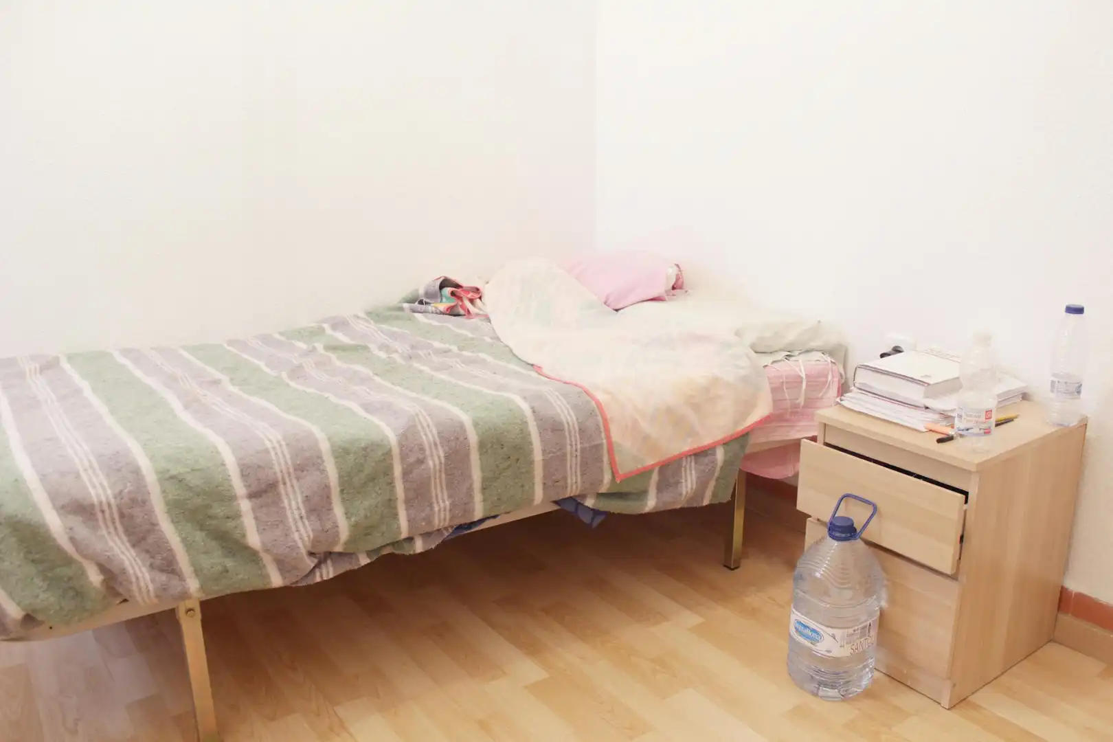 Bedroom of Flat for share in Sevilla  with Furnished, Washing machine and TV