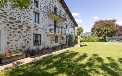 Vista exterior de Casa o xalet en venda en Urretxu amb Jardí privat i Traster