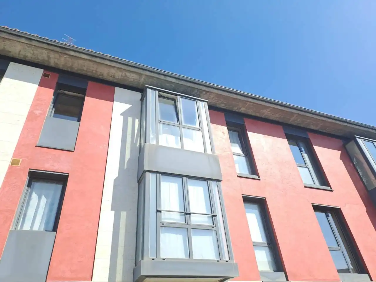 Außenansicht von Wohnung zum Verkauf in Burgos Capital mit Heizung, Parkett und Terrasse