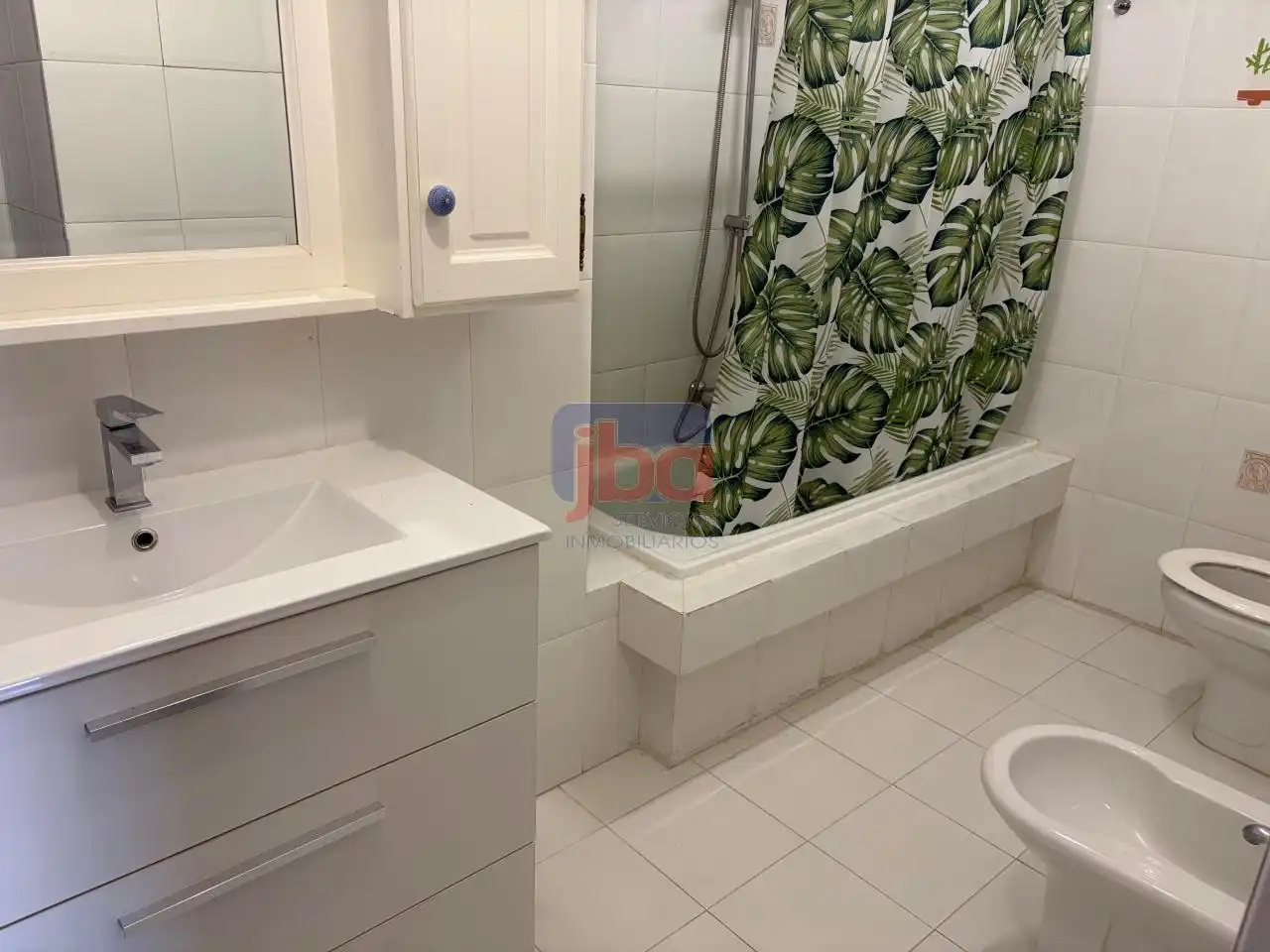 Bathroom of Houses for rent in Ourense Capital   with Heating, Private garden and Balcony