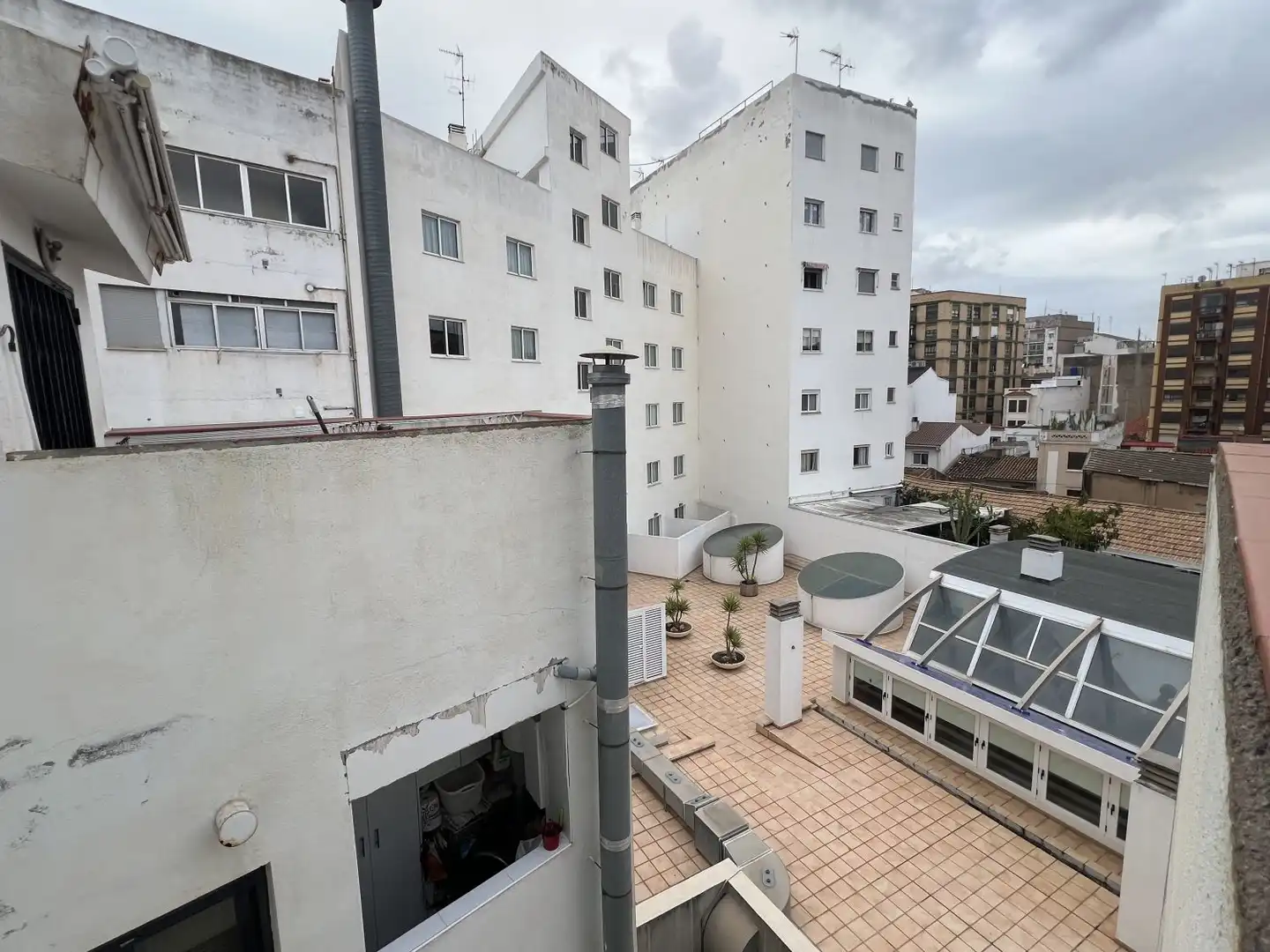 Exterior view of Duplexes for sale in Castellón de la Plana / Castelló de la Plana  with Air Conditioner and Terrace