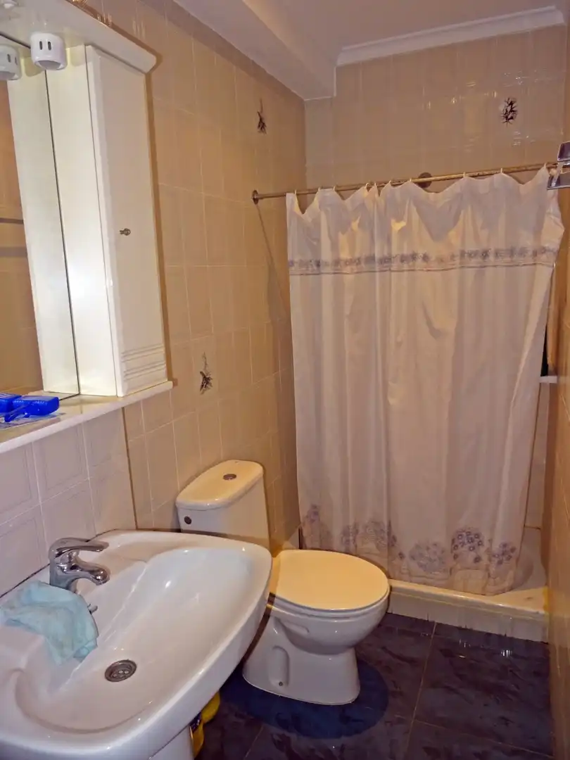 Badezimmer von Geschaftsraum zum Verkauf in Alcalalí mit Klimaanlage und Möbliert