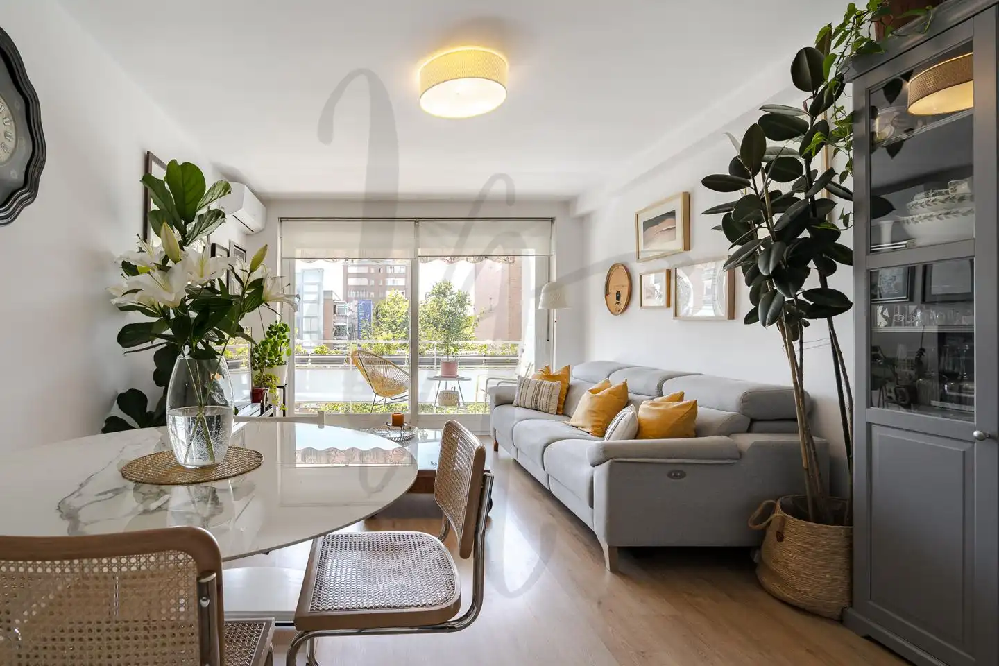 Flat for sale in Carril Del Conde, Canillas