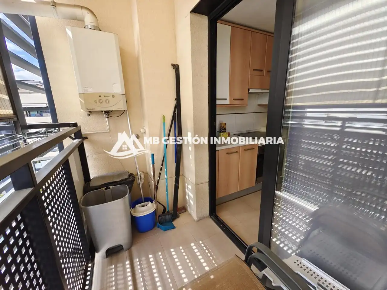 Balcony of Attic for sale in Fuenlabrada  with Air Conditioner, Heating and Private garden