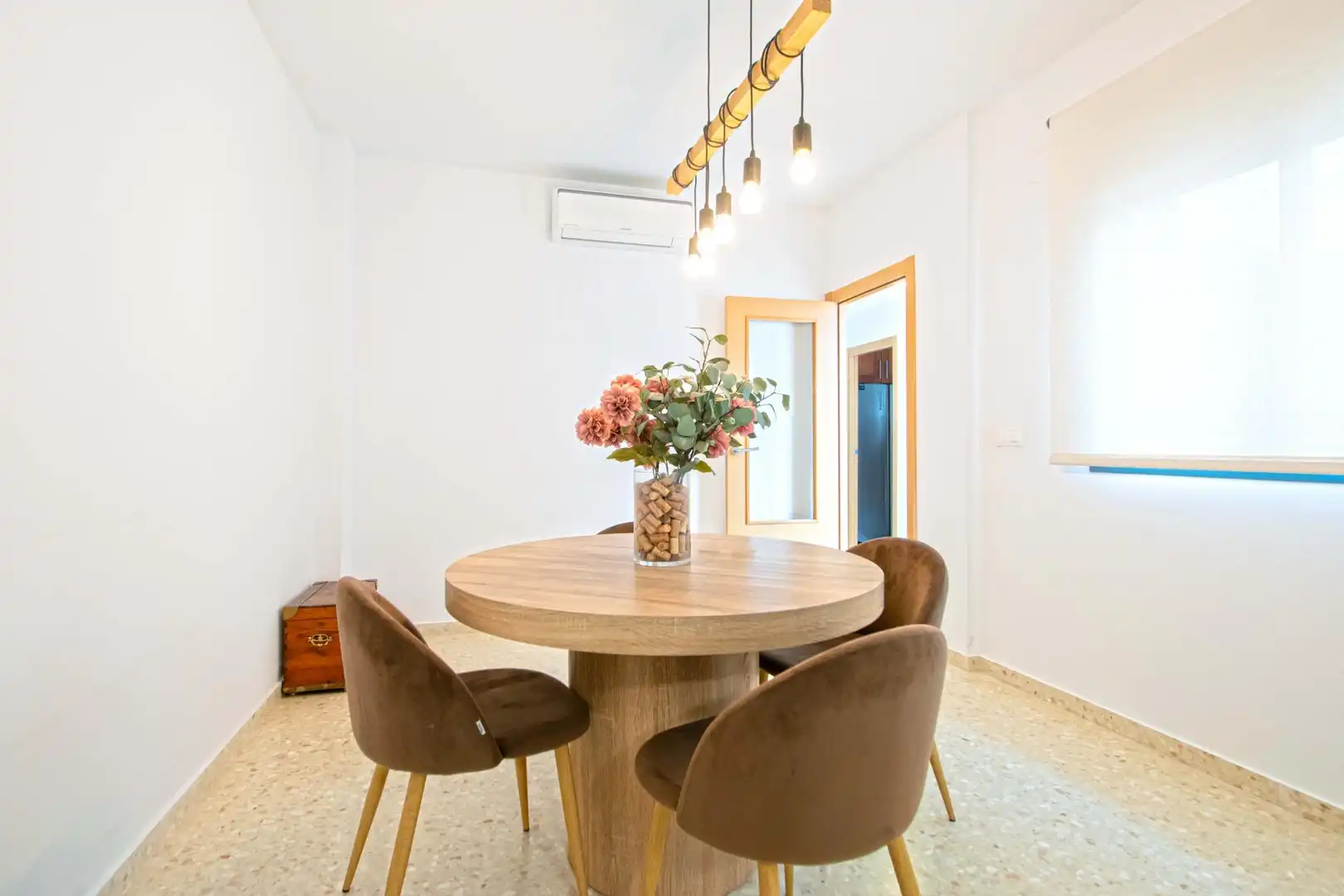 Comedor de Casa adosada en venta en Villanueva del Ariscal con Calefacción