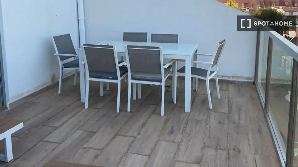 Room in Montañar - El Arenal