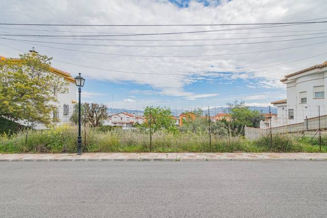 Terreno residencial en Venta en Calle Calle de los Almendros en Cúllar Vega