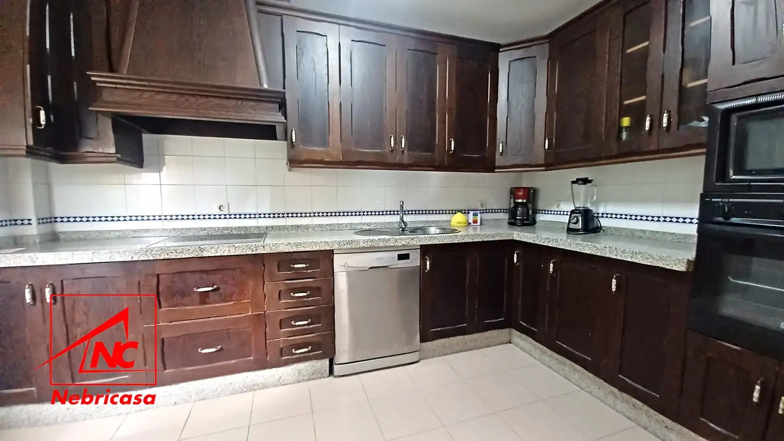 Cuina de Casa o xalet en venda en El Cuervo de Sevilla amb Aire condicionat, Terrassa i Traster