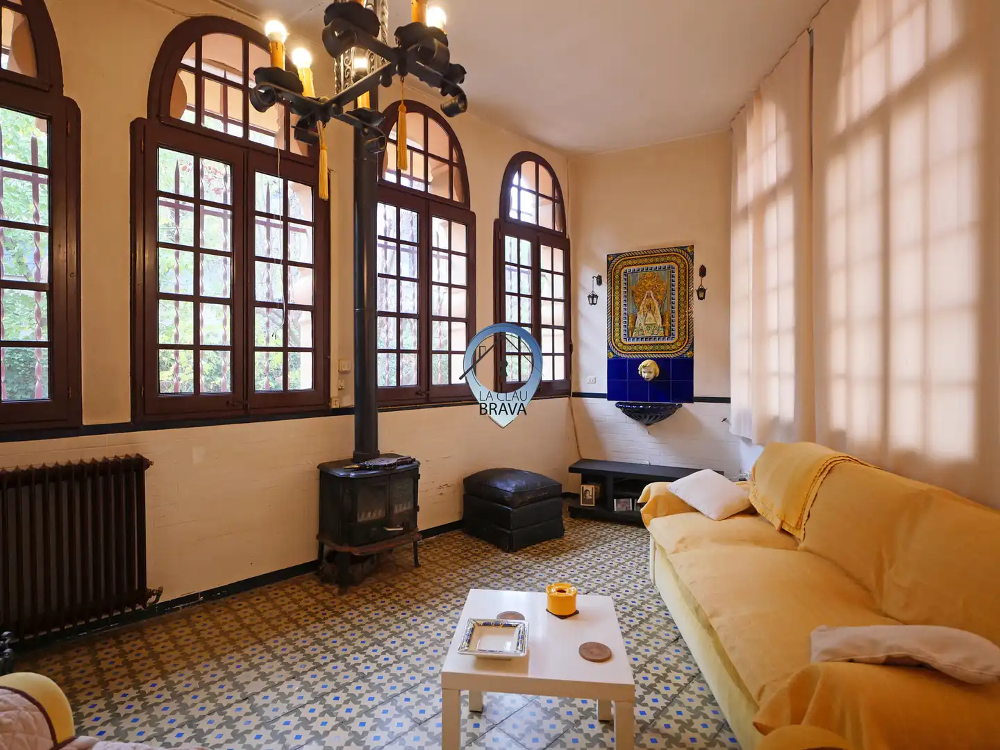 Sala d'estar de Casa o xalet en venda en Caldes de Malavella amb Calefacció, Jardí privat i Terrassa