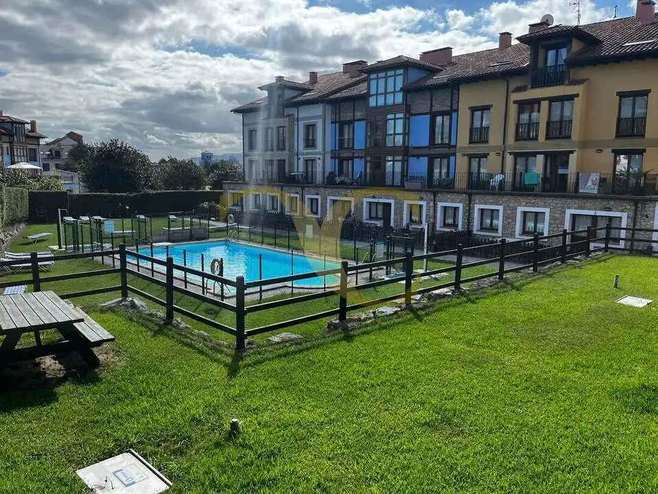 Piscina de Pis en venda en Ribadedeva amb Calefacció, Jardí privat i Traster