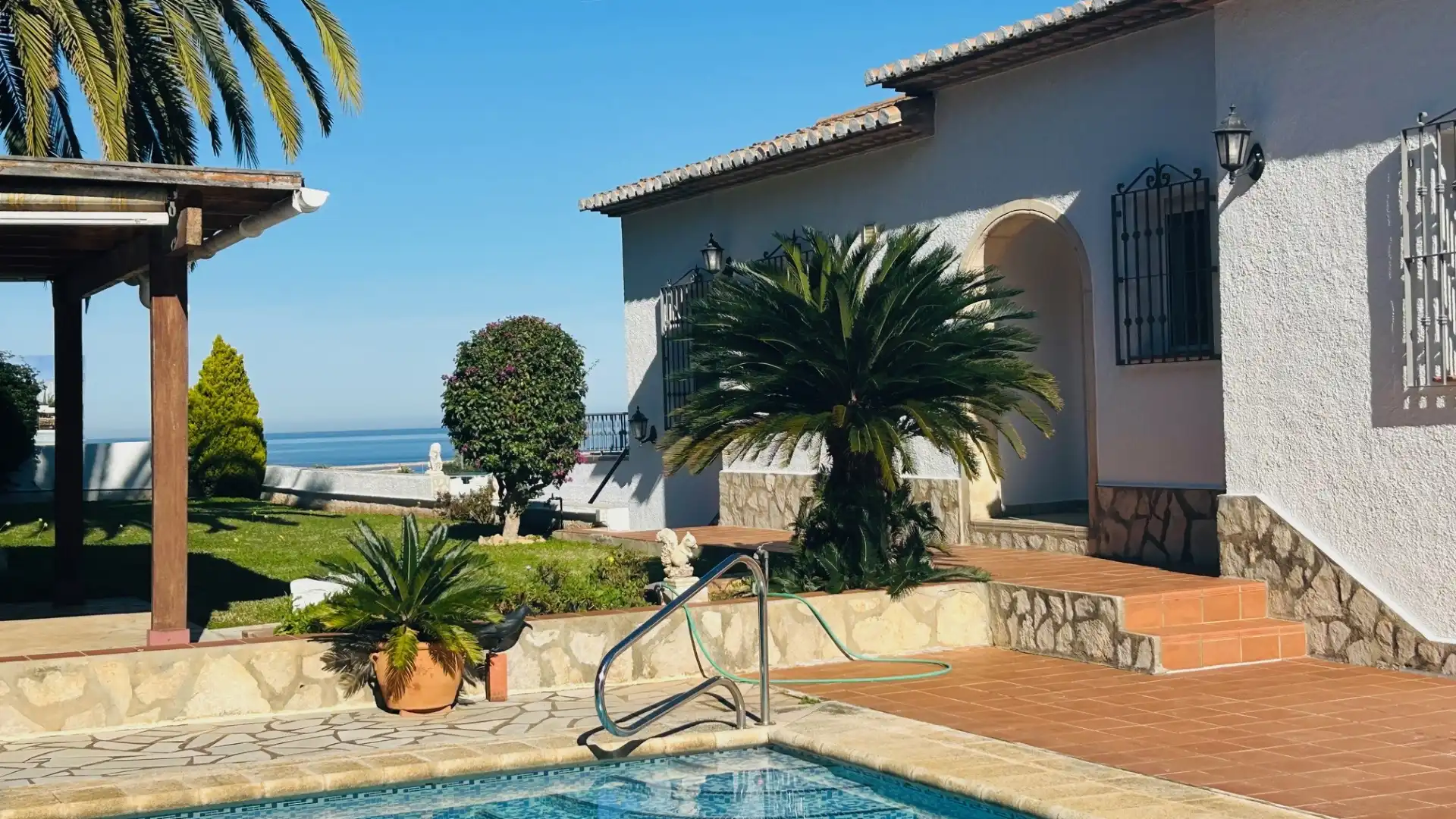 Vista exterior de Casa o chalet en venta en Dénia con Aire acondicionado, Calefacción y Jardín privado