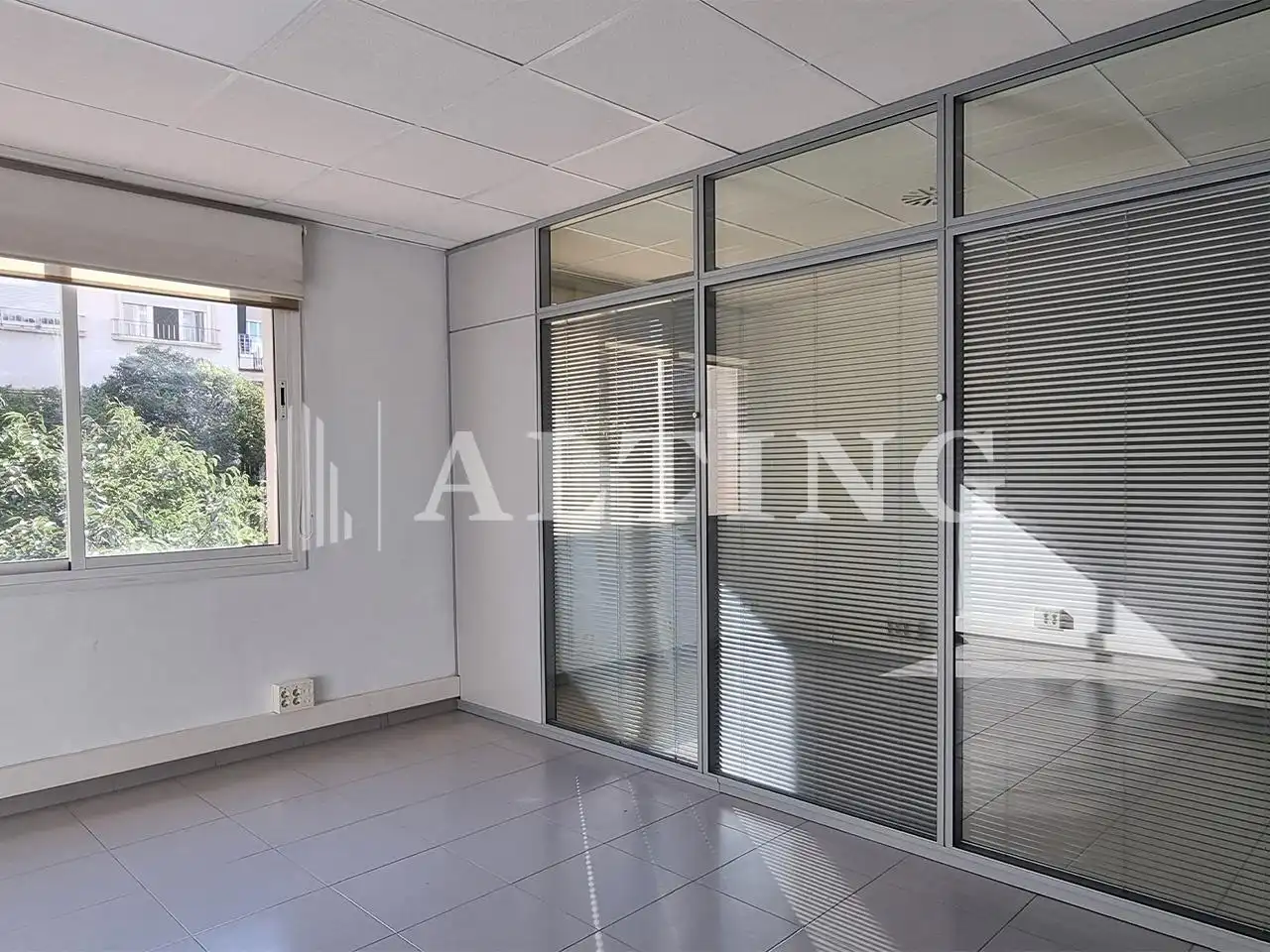 Office space with lift to rent in Entença, imagen 3