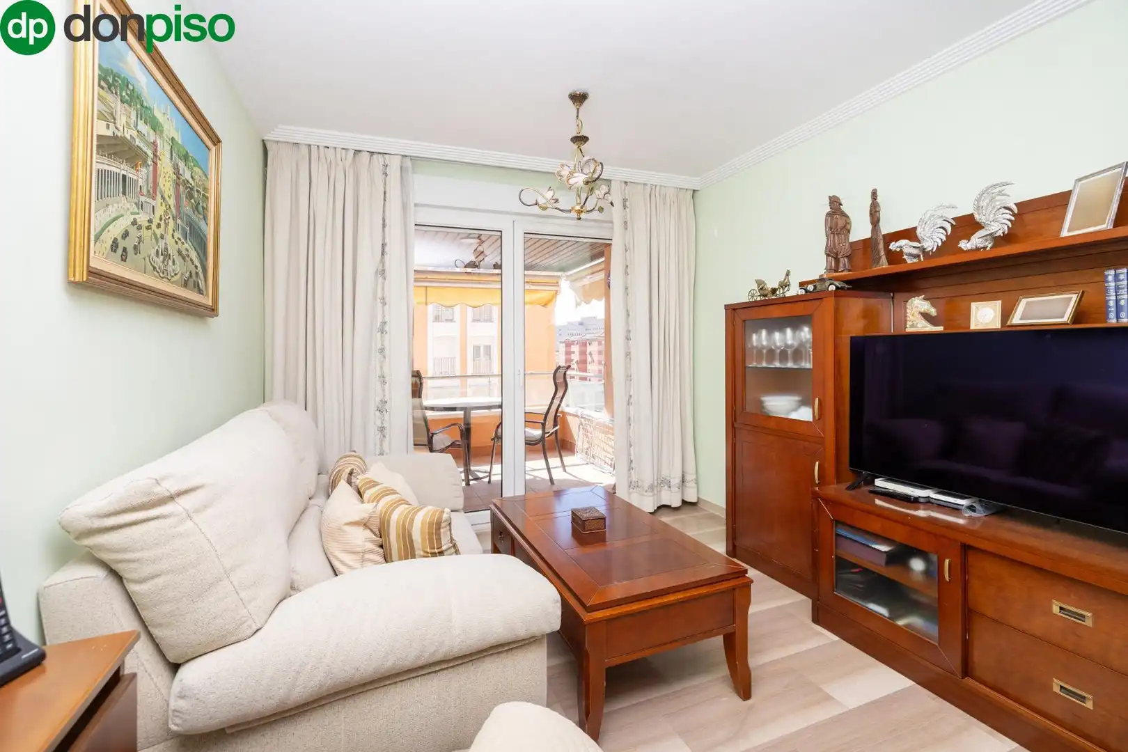 Living room of Flat for sale in Granada  with Air Conditioner, Heating and Terrace
