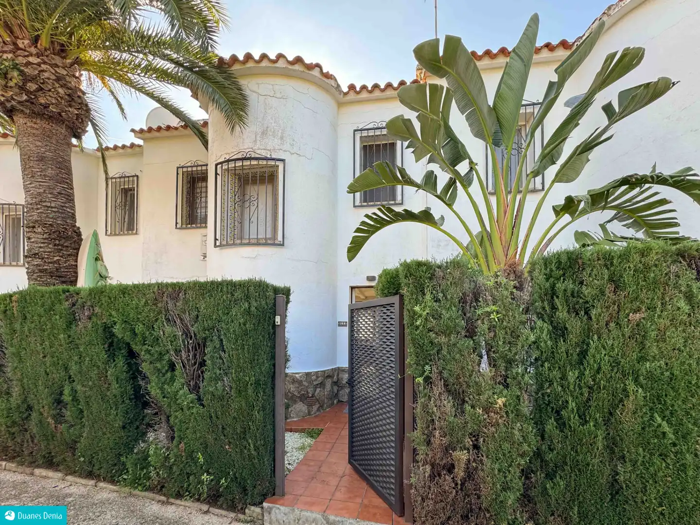 Vista exterior de Casa adosada en venda en Dénia amb Aire condicionat, Jardí privat i Terrassa