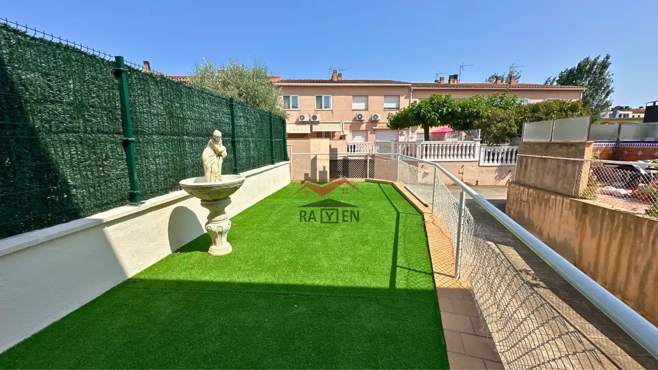 Houses for sale in del Poeta Apel·les Mestres, Poble Nou - Olivar Gran