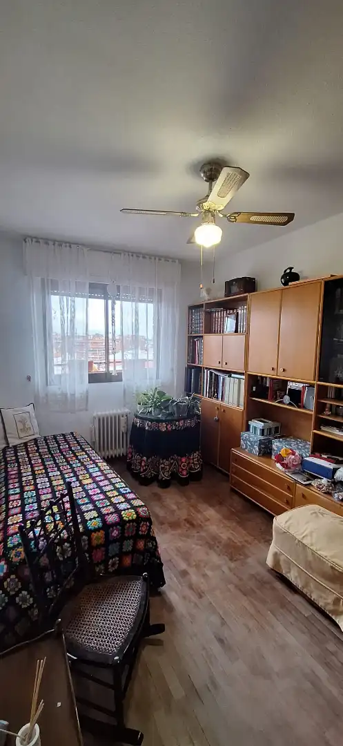 Bedroom of Flat for sale in Madrid  with Air Conditioner, Furnished and Balcony