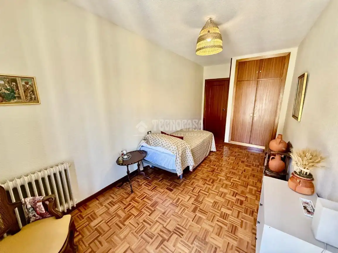 Habitación de Piso en venta en Ávila con Calefacción, Parquet y Trastero