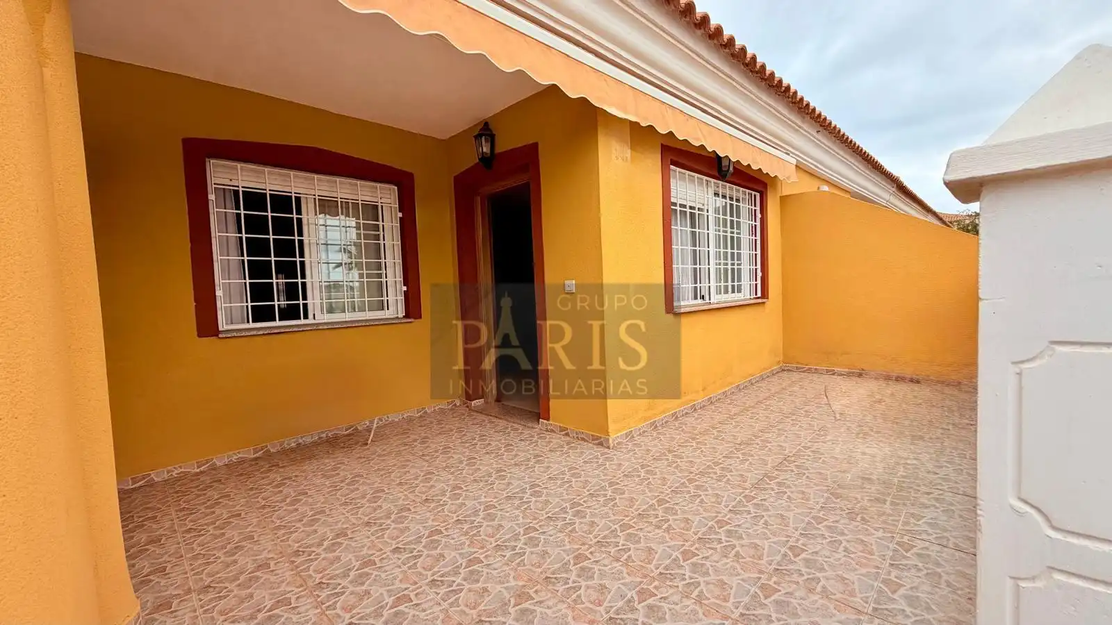 Vista exterior de Casa o xalet en venda en Cartagena amb Aire condicionat i Piscina comunitària