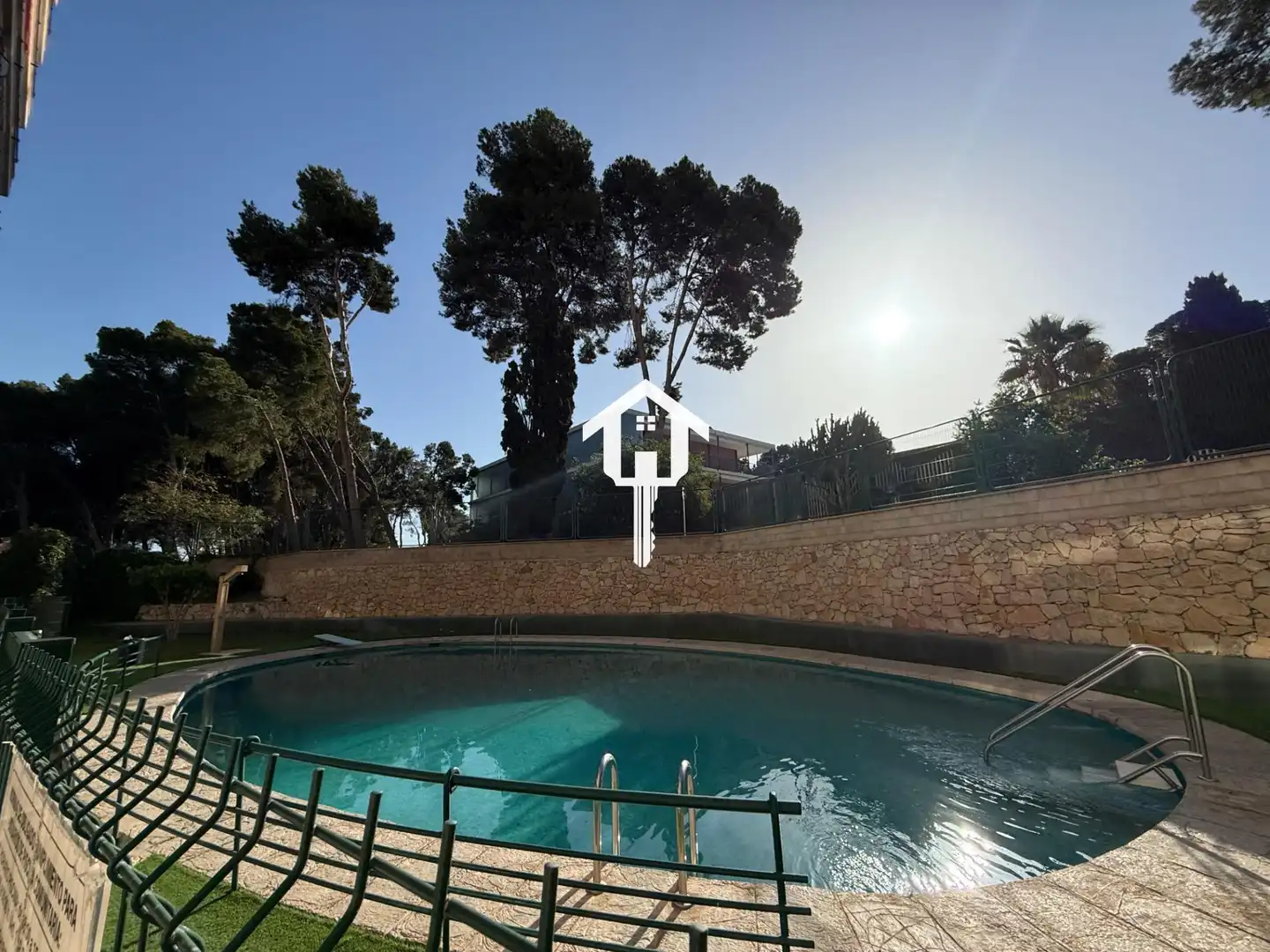 Piscina de Pis en venda en Alicante / Alacant amb Aire condicionat, Jardí privat i Terrassa