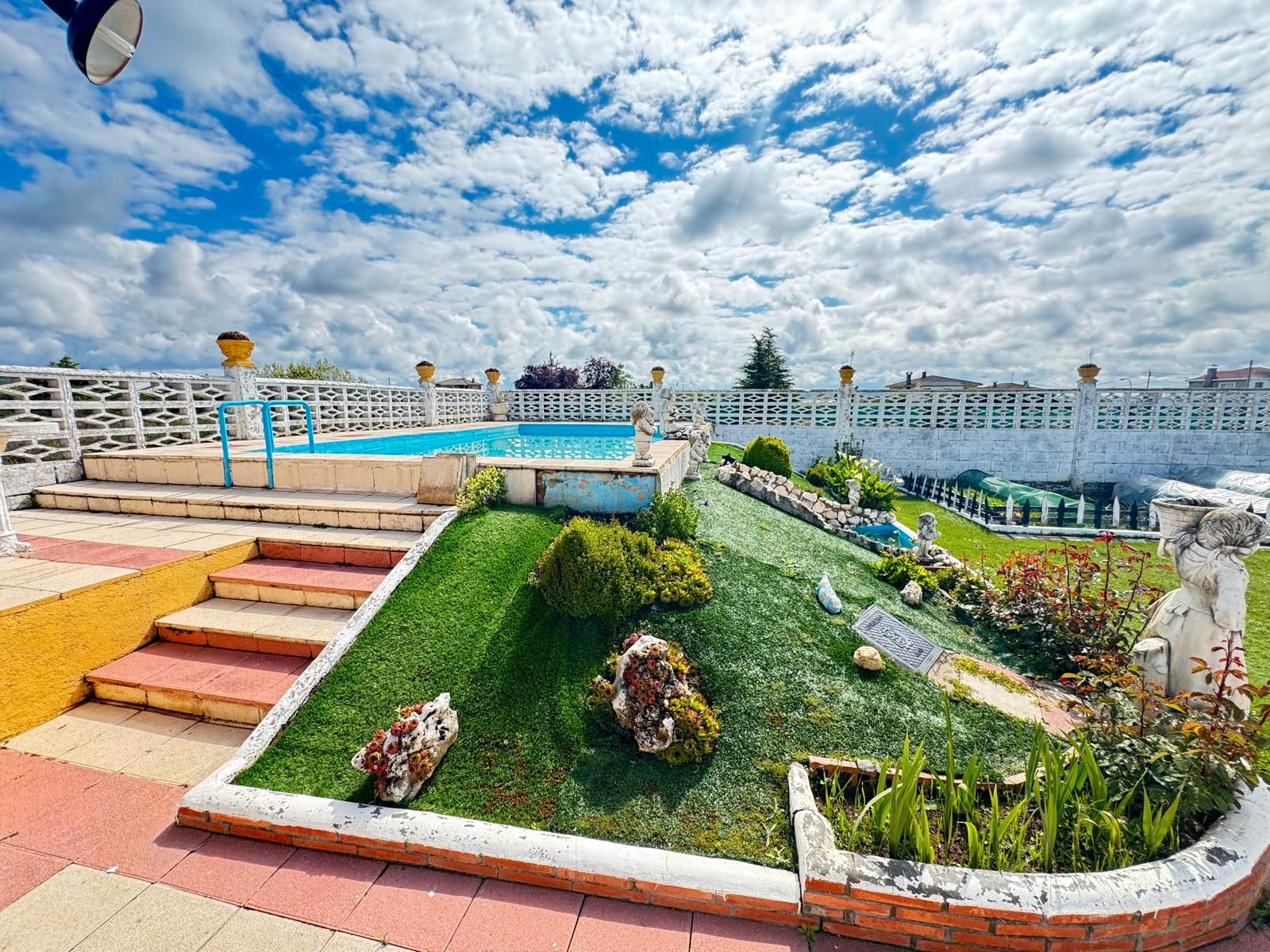 Swimming pool of House or chalet for sale in San Andrés del Rabanedo  with Heating, Private garden and Terrace