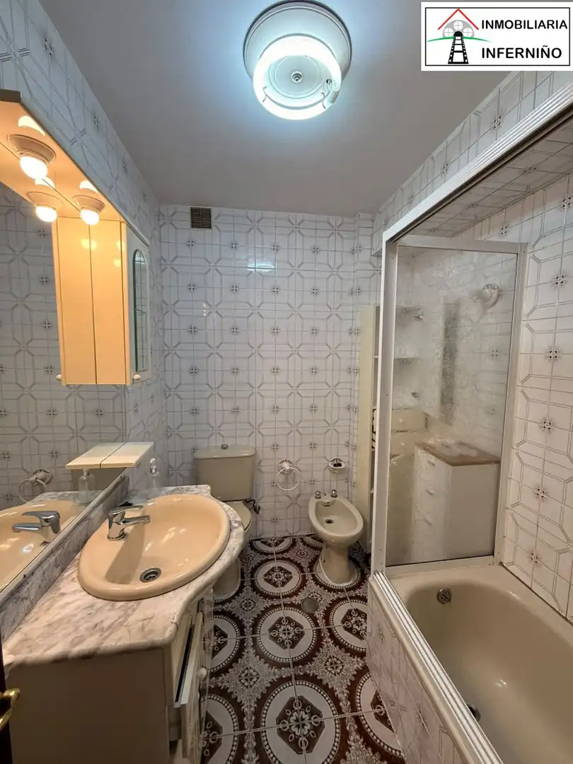 Bathroom of Flat for rent in Ferrol  with Terrace