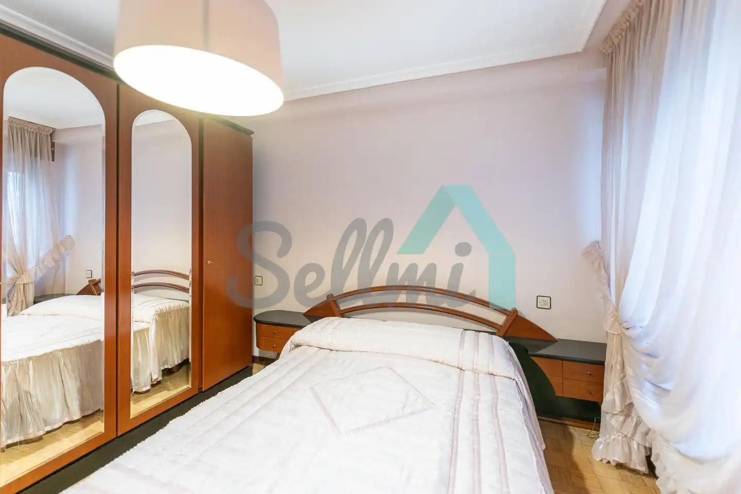 Habitación de Piso de alquiler en Oviedo  con Calefacción, Parquet y Terraza