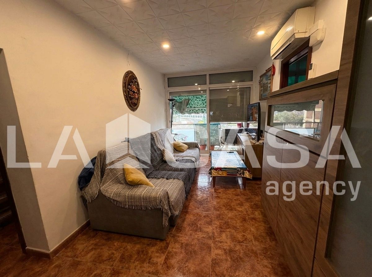 Sala de estar de Piso en venta en  Barcelona Capital con Balcón
