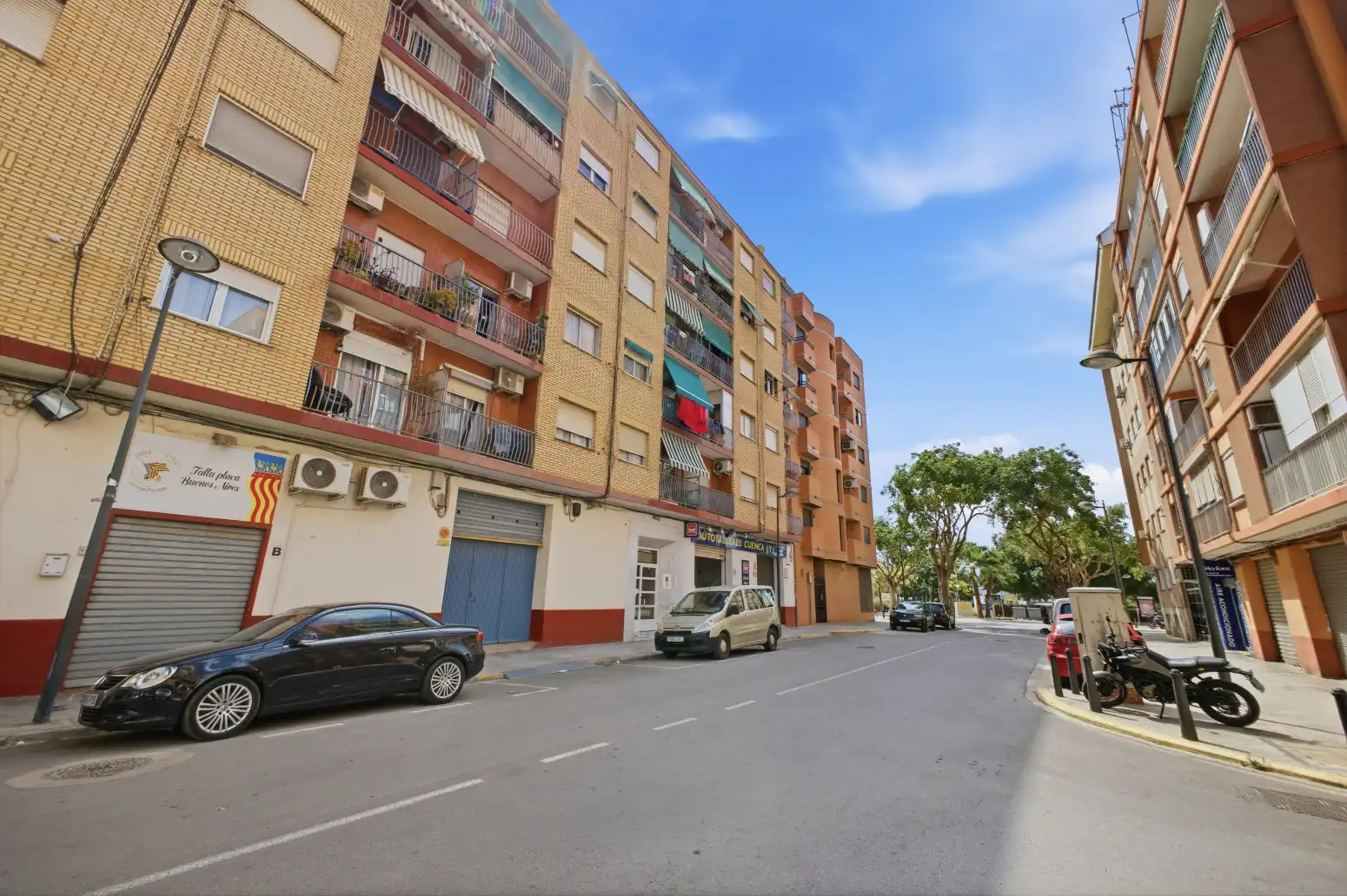 Vista exterior de Pis en venda en Alaquàs amb Aire condicionat i Balcó