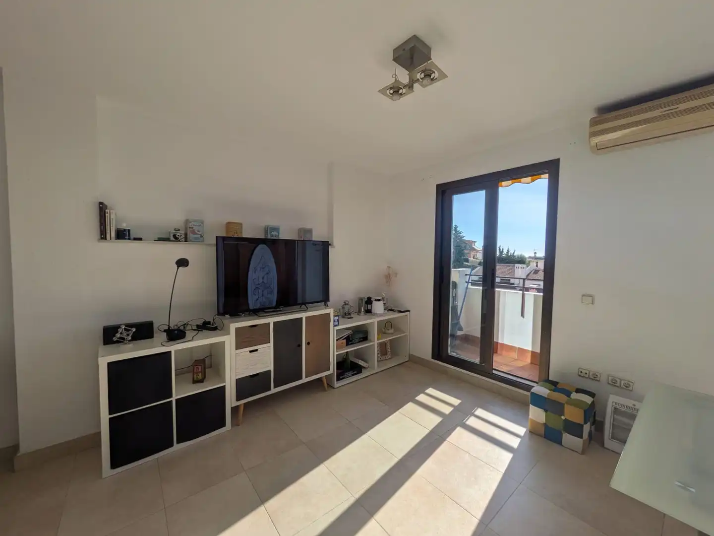 Living room of Detached homes for sale in Málaga  with Air Conditioner, Terrace and Community pool