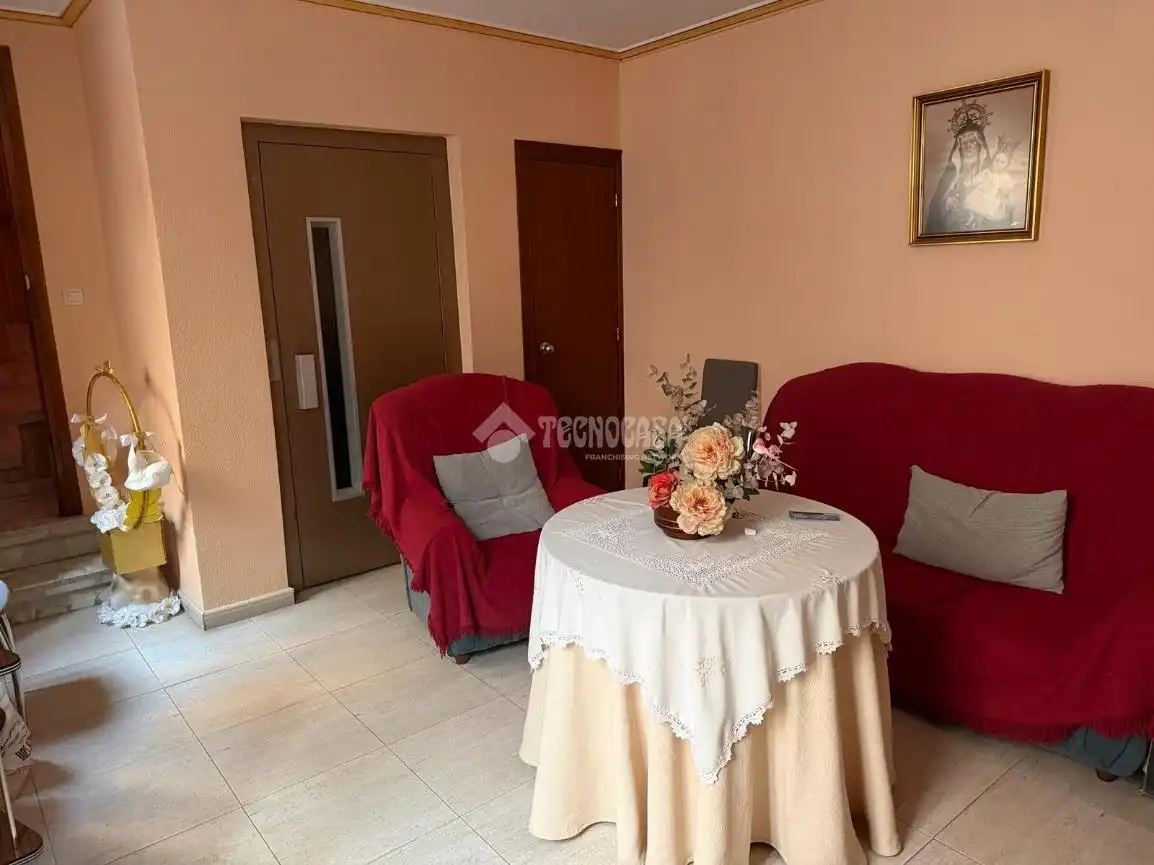 Sala de estar de Casa adosada en venta en Torredelcampo con Aire acondicionado, Terraza y Amueblado