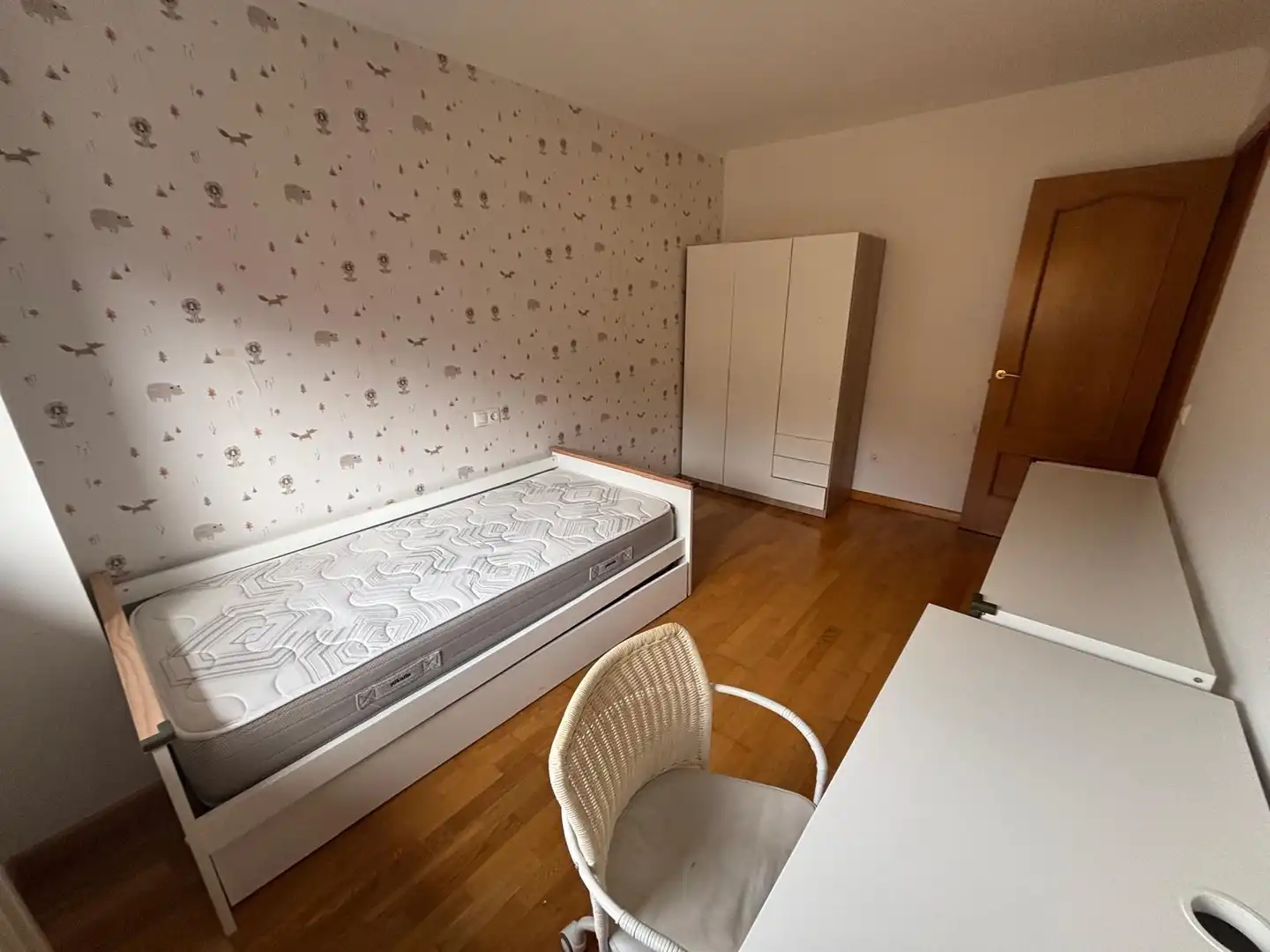 Bedroom of Flat for rent in Oviedo   with Air Conditioner, Heating and Parquet flooring