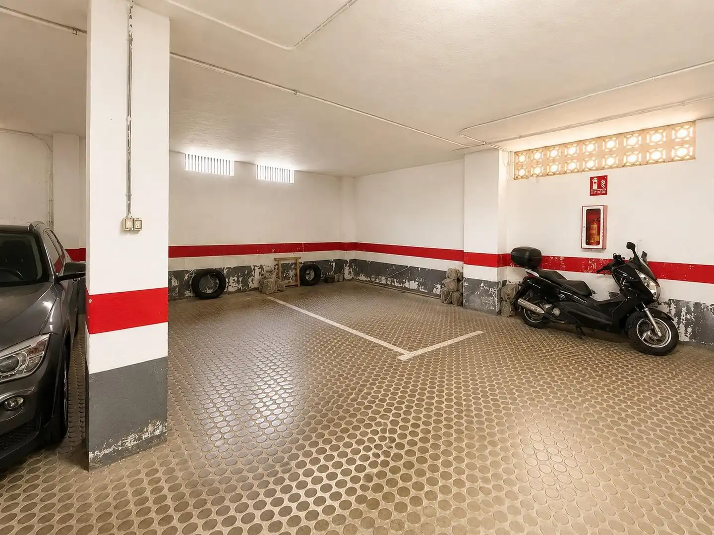 Parking de Piso en venta en Granada con Calefacción y Terraza