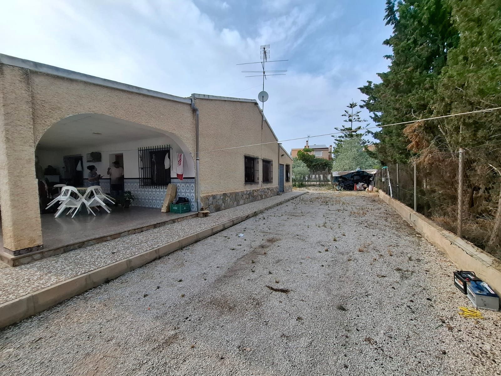 Vista exterior de Casa o xalet en venda en Elche / Elx amb Jardí privat i Moblat