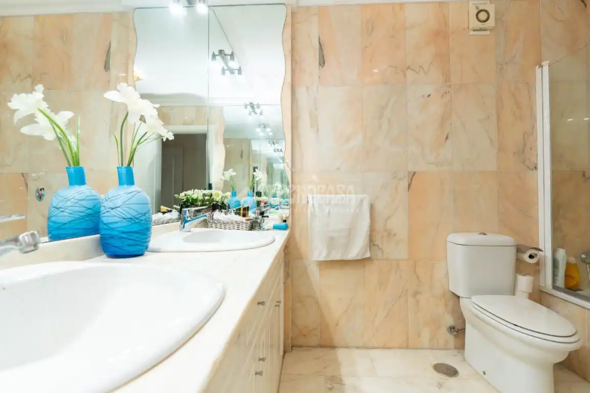 Baño de Piso en venta en Santiago del Teide con Balcón y Piscina comunitaria