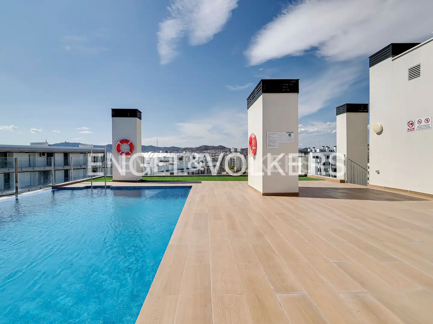 Piscina de Ático en venta en Sant Adrià de Besòs con Aire acondicionado, Calefacción y Parquet