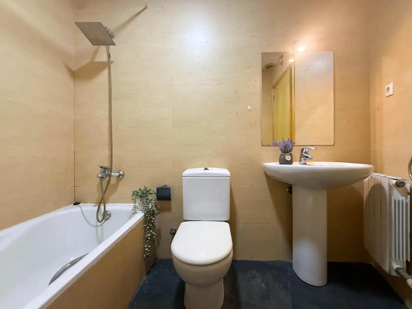 Badezimmer von Haus oder Chalet zum Verkauf in Vilanova i la Geltrú mit Heizung, Terrasse und Balkon