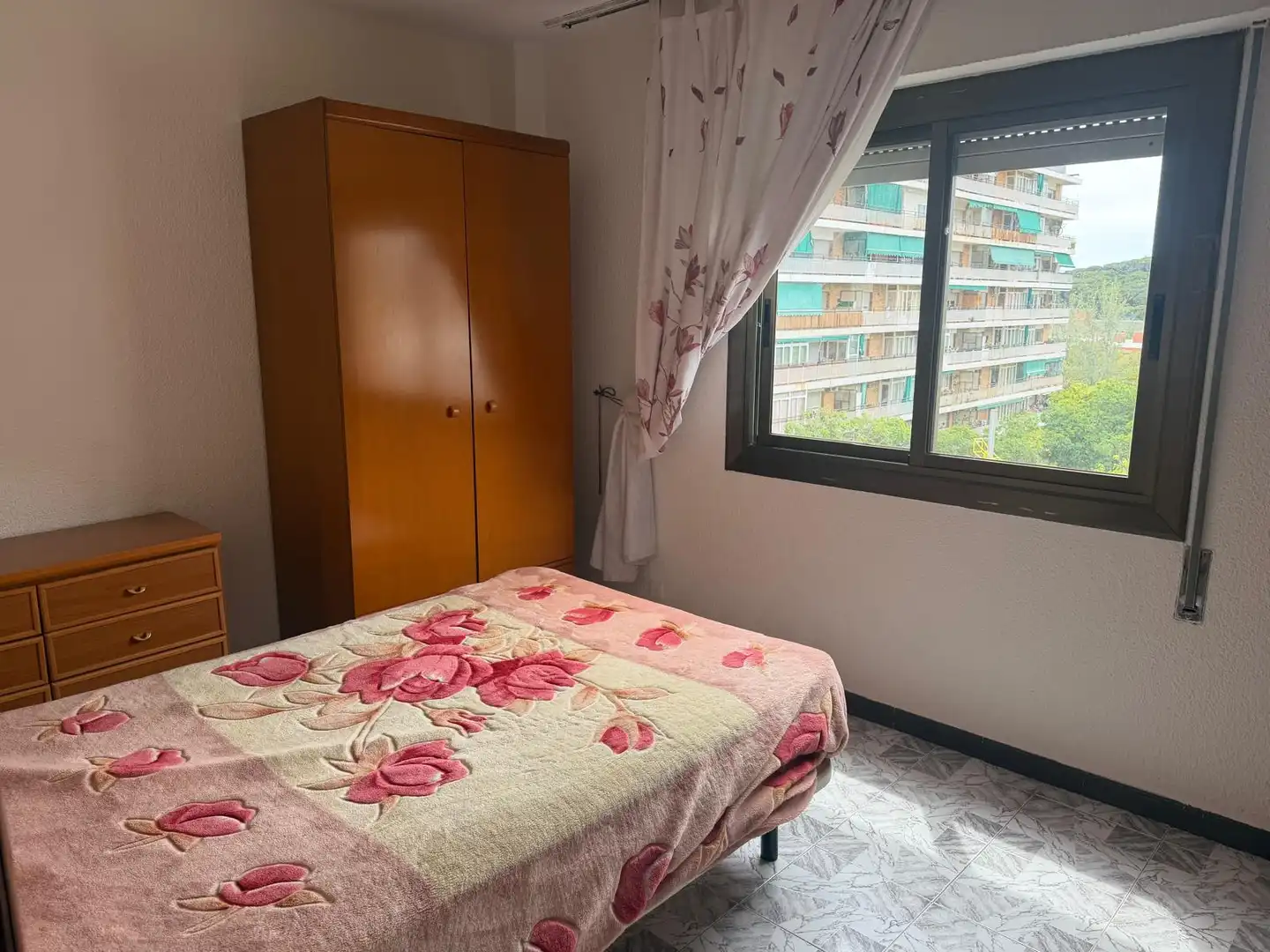 Habitación de Piso en venta en Barcelona con Amueblado y Balcón