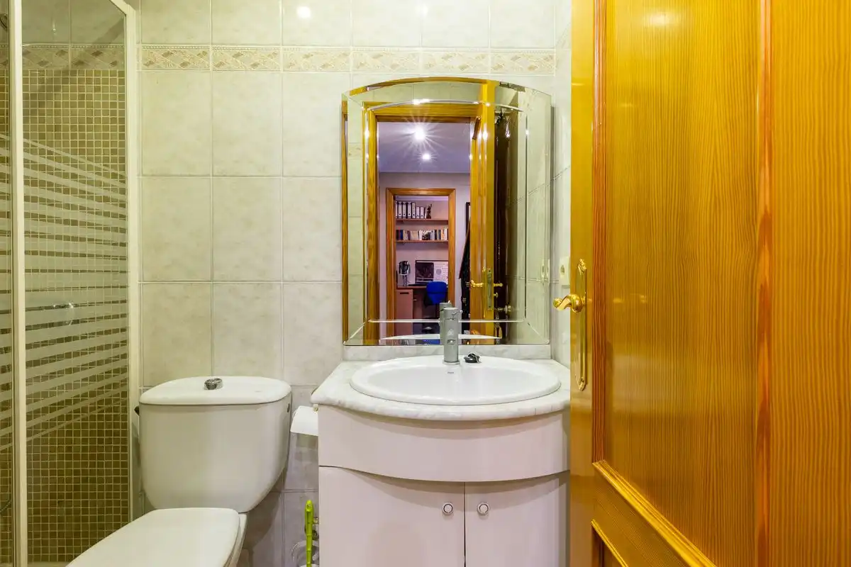Baño de Casa adosada en venta en Alaquàs con Aire acondicionado, Calefacción y Terraza