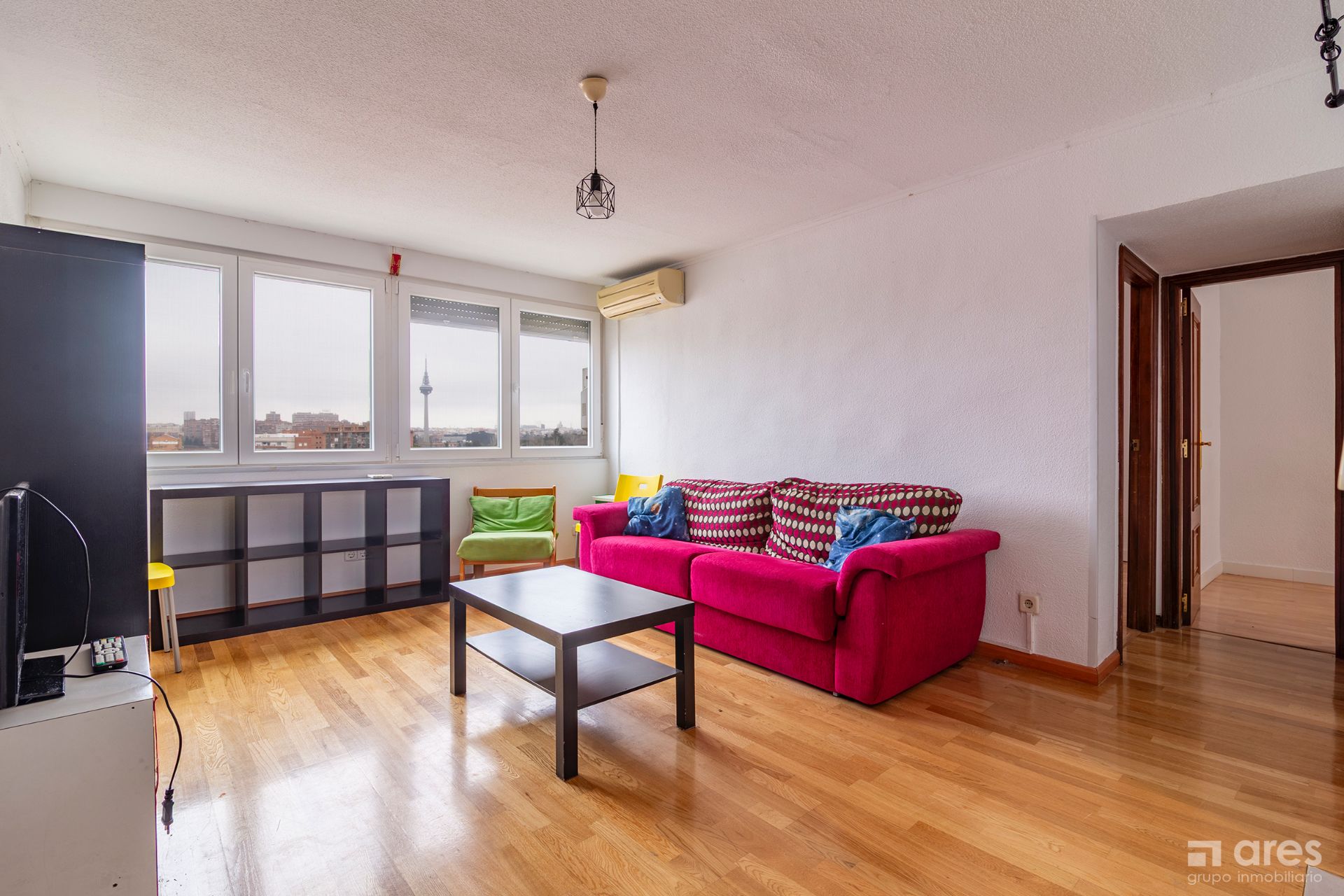 Living room of Flat for sale in  Madrid Capital  with Heating, Furnished and Oven