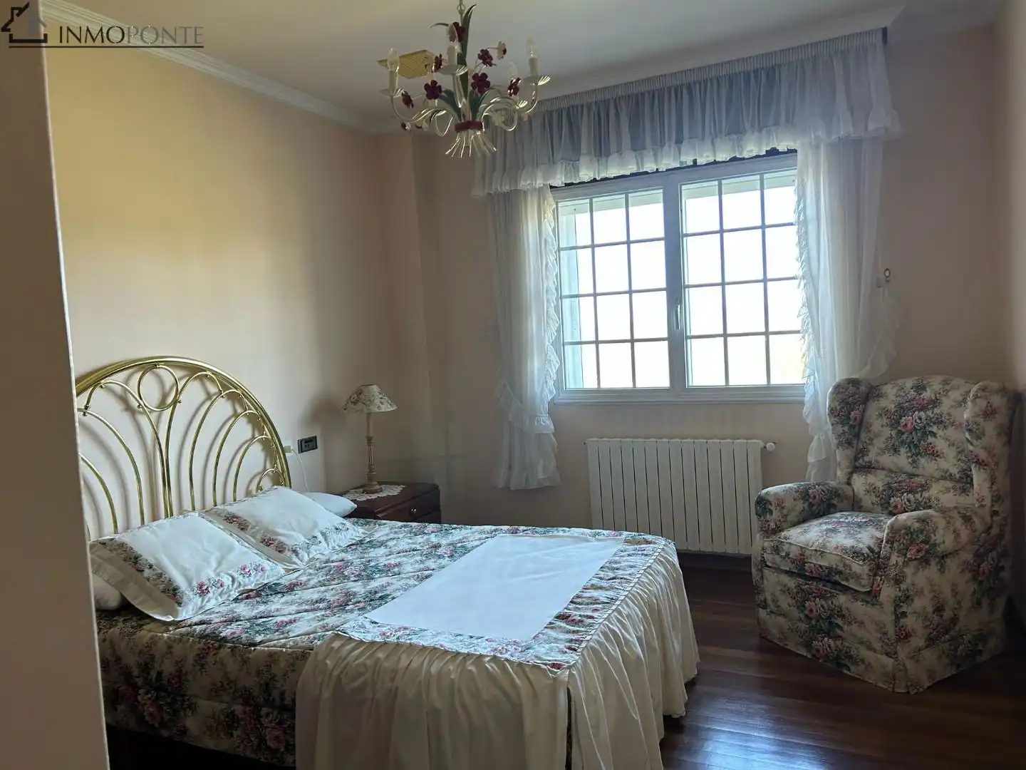 Dormitori de Casa o xalet en venda en Pontevedra Capital  amb Calefacció, Jardí privat i Terrassa