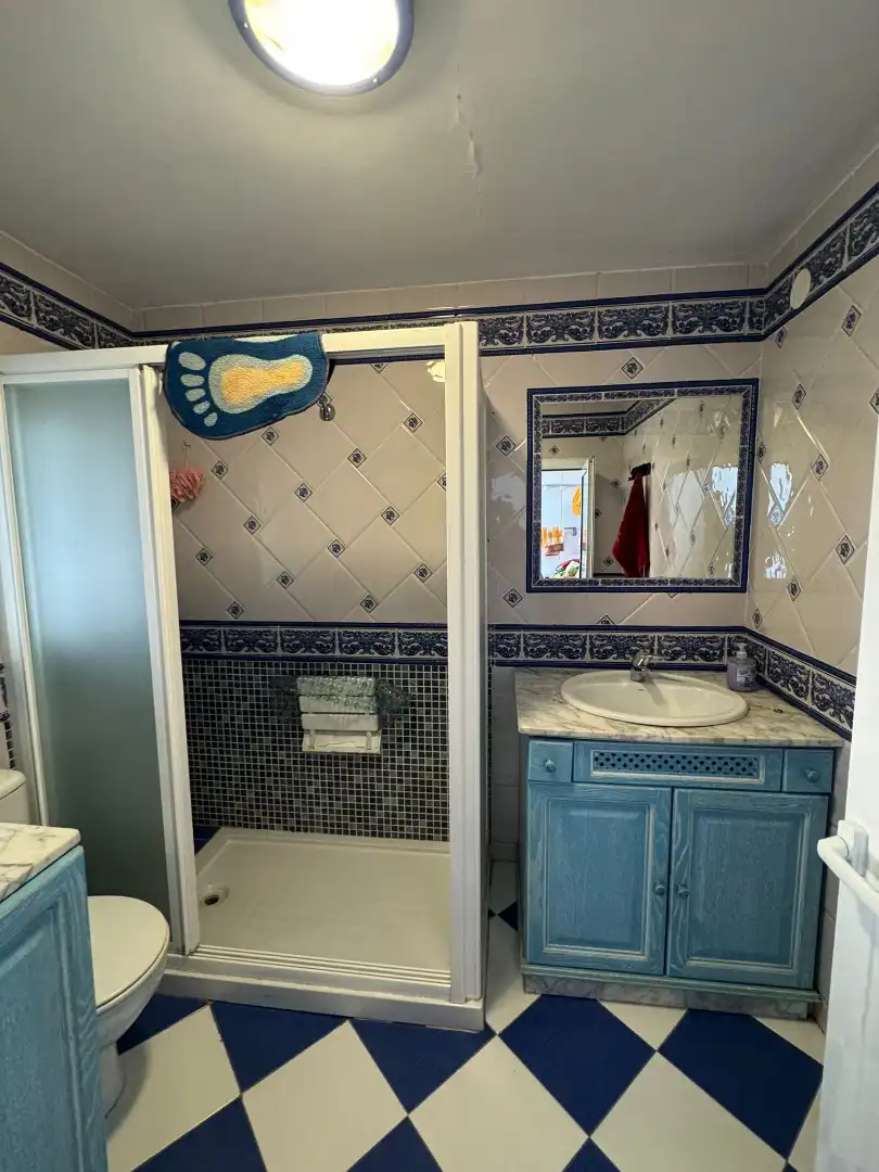 Bathroom of Houses for sale in Monterrubio de la Serena  with Air Conditioner, Parquet flooring and Storage room